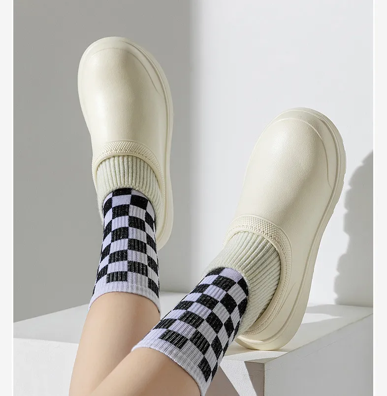 Neeva - Sock Clogs