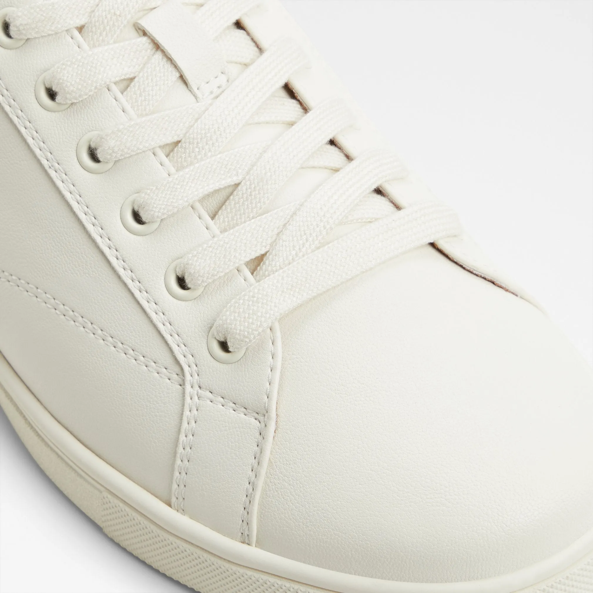 Poker / Sneakers