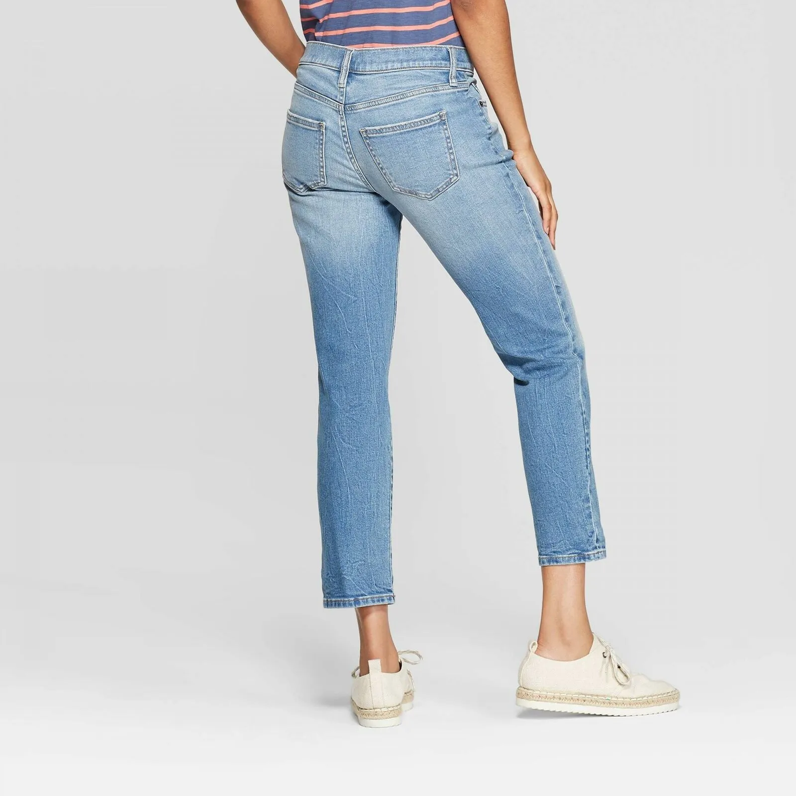 Universal Thread Women's Mid Rise Boyfriend Crop Jeans