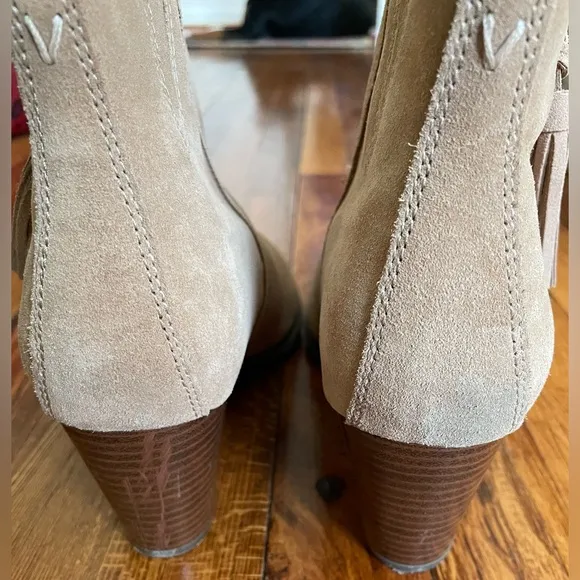 Vionic Size 10 Tan Suede Ankle Boot with Zipper